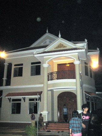 高級住宅地に住む大学生 インターン生が見たカンボジア 活動ブログ 認定npo法人かものはしプロジェクト